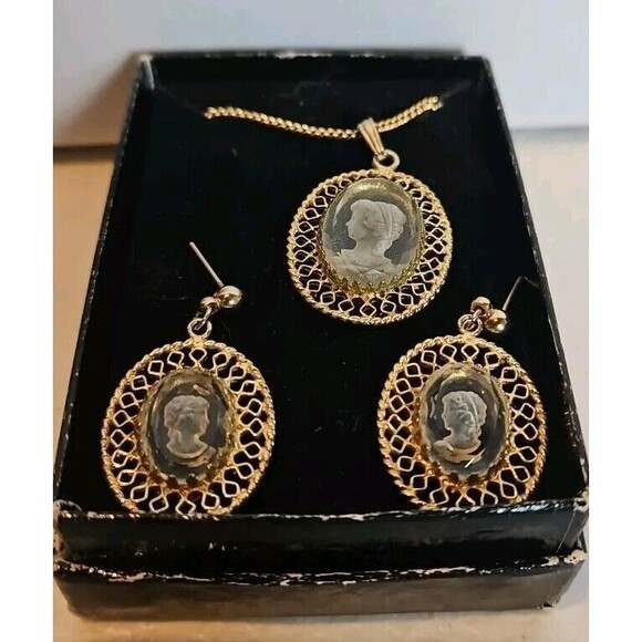 VINTAGE Cameo Necklace and Earring's unknown brand - Picture 1 of 4